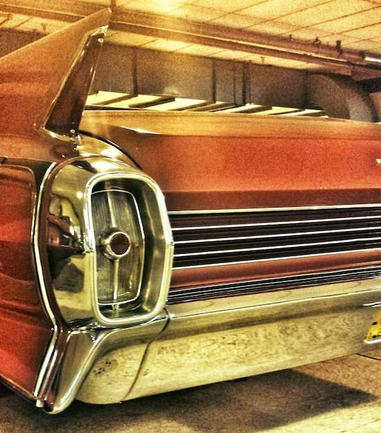 Selección de elementos decorativos que evocan la estética automovilística